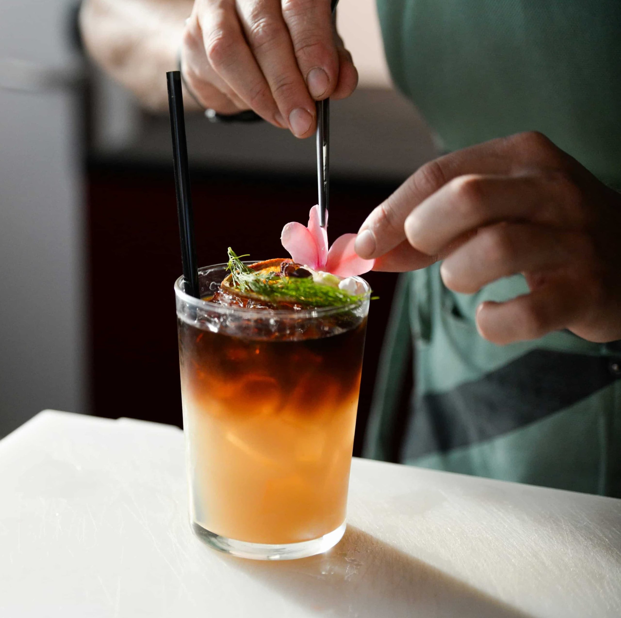 jenna-bollweg-bar-tender-unsplash (1b)